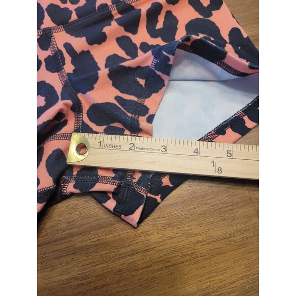 FLEO Power Shorts XS Coral Leopard Print Activewear Gym Shorts NWOT - Picture 8 of 8